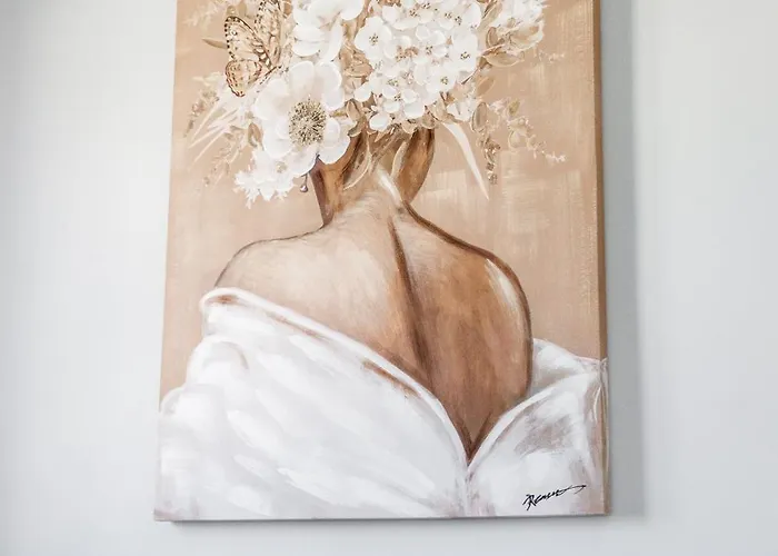 Noir - Close To Chania Center Apartment *