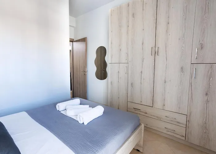 Noir - Close To Chania Center Apartment *